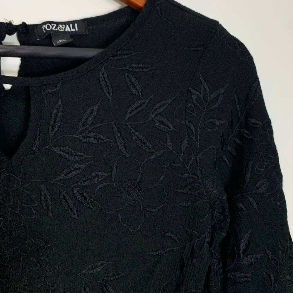 Womens Asymmetrical Hem Embroidered Blouse XS Witchycore Fairycore Whimsygoth - Picture 5 of 15
